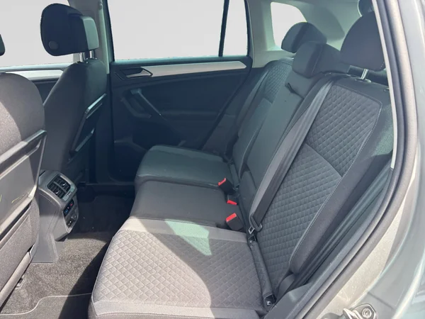 VOLKSWAGEN Tiguan (2018) — foto 6 van 16