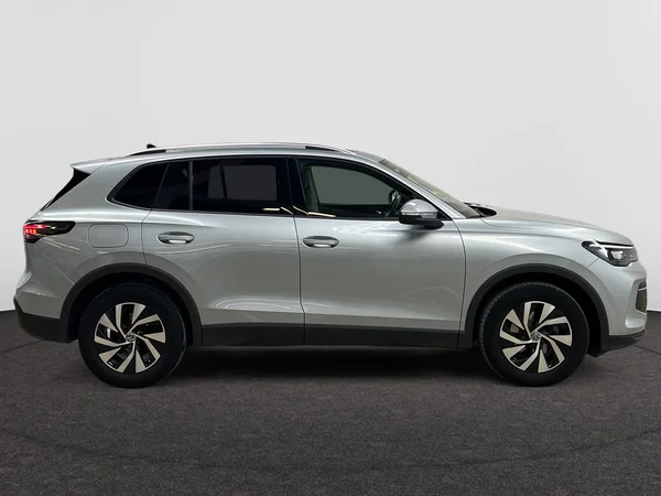VOLKSWAGEN Tiguan (2024) — foto 11 van 20