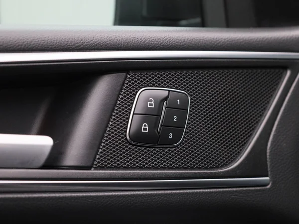 Ford S-Max (2022) — foto 25 van 39