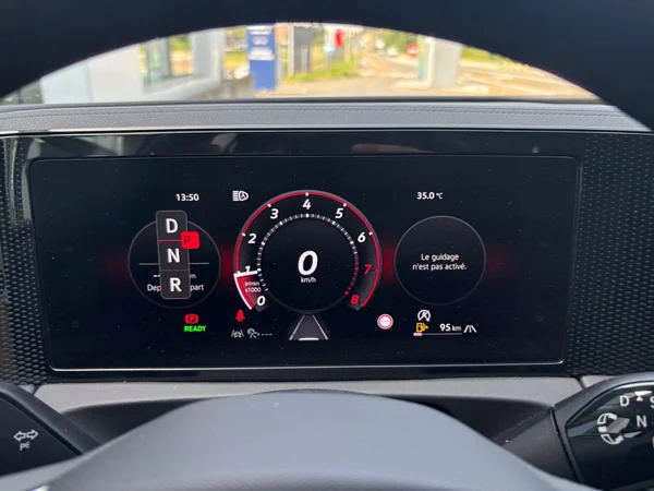 VOLKSWAGEN Tiguan (2024) — foto 10 van 14