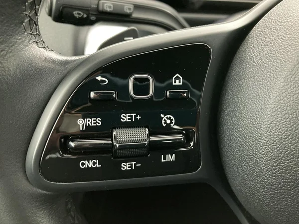 MERCEDES-BENZ GLB 180 (2022) — foto 9 van 36