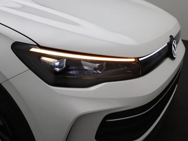 VOLKSWAGEN Tiguan eHybrid (PHEV) (2025) — foto 23 van 24