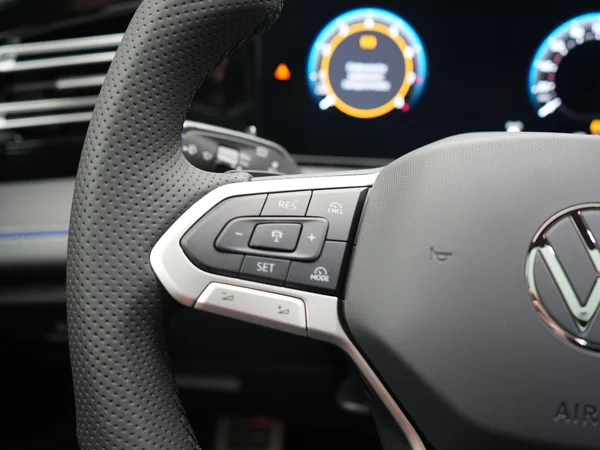 VOLKSWAGEN Tiguan (2025) — foto 6 van 24