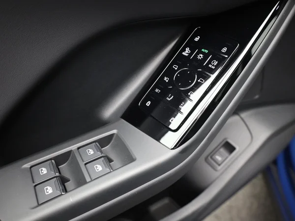 AUDI Q6 Sportback e-tron (2025) — foto 8 van 31