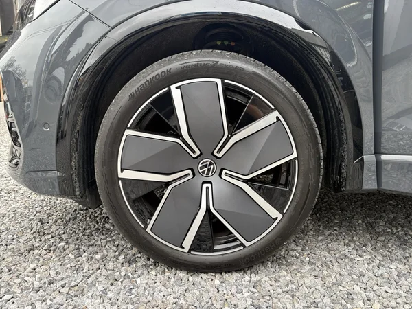 VOLKSWAGEN Tiguan (2026) — foto 9 van 18