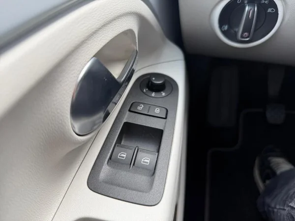 VOLKSWAGEN Up! (2017) — foto 17 van 27