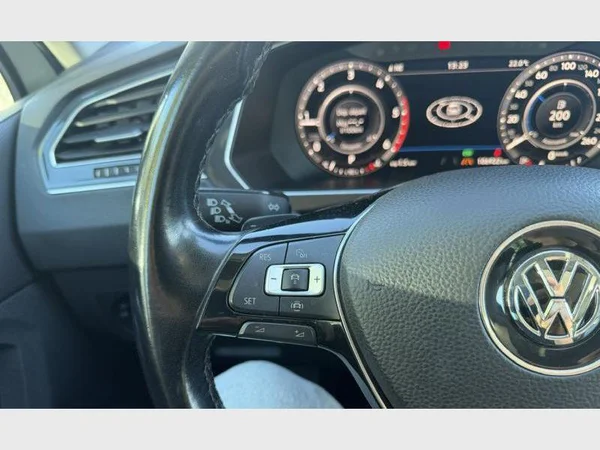 Volkswagen Tiguan (2019) — foto 8 van 24