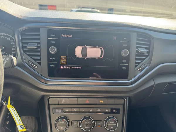 VOLKSWAGEN T-Roc (2019) — foto 14 van 18