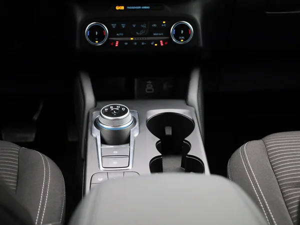 Ford Kuga (2022) — foto 4 van 40