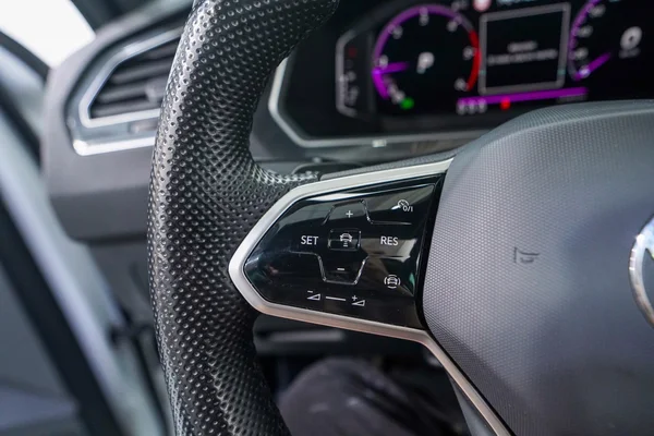 Volkswagen Tiguan (2022) — foto 13 van 47