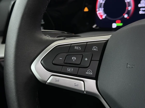 VOLKSWAGEN Golf Variant (2025) — foto 9 van 29