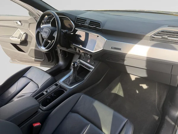 AUDI Q3 Sportback (2024) — foto 2 van 24