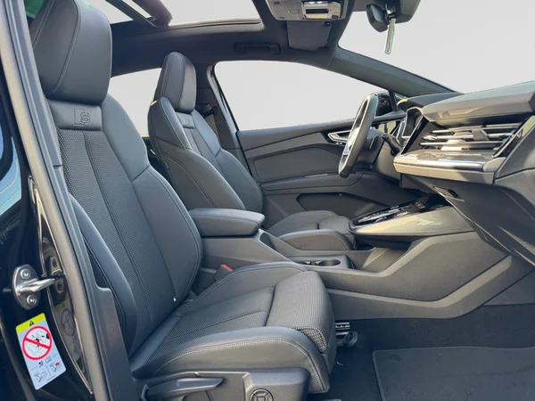 AUDI Q4 Sportback e-tron (2025) — foto 5 van 24
