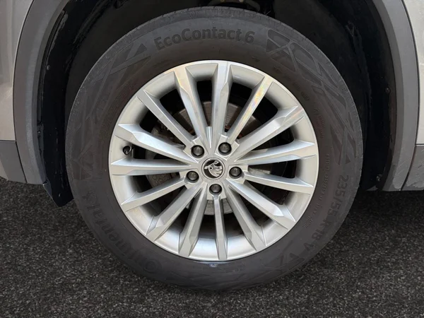 SKODA Kodiaq (2024) — foto 8 van 16