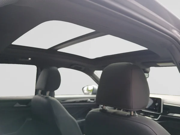 VOLKSWAGEN T-Roc (2023) — foto 7 van 20