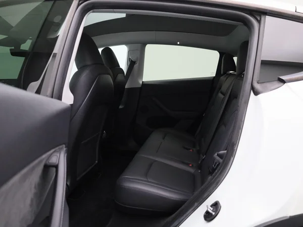 Tesla Model Y (2024) — foto 4 van 46