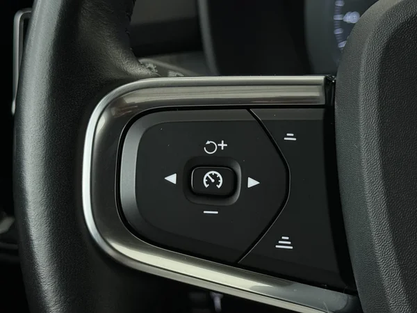 VOLVO XC40 (2021) — foto 9 van 30