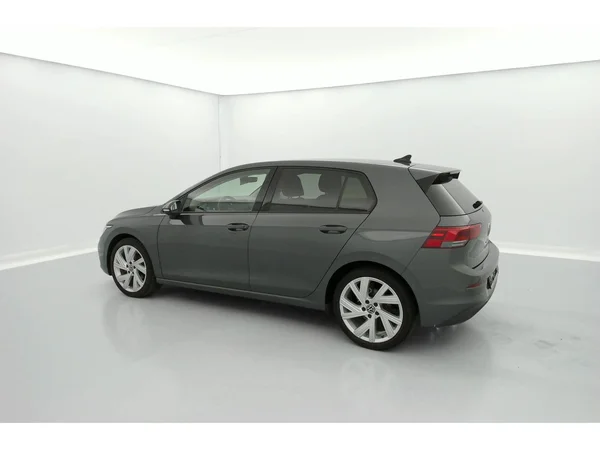 VOLKSWAGEN Golf VIII (2021) — foto 13 van 36