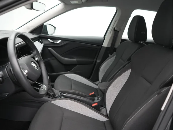 SKODA Kamiq (2024) — foto 2 van 27