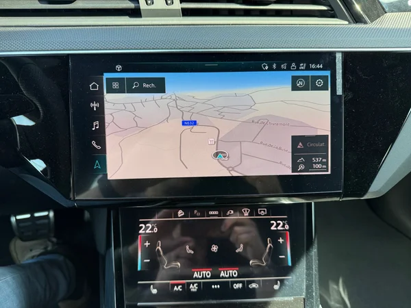 AUDI Q8 e-tron Sportback (2025) — foto 8 van 26