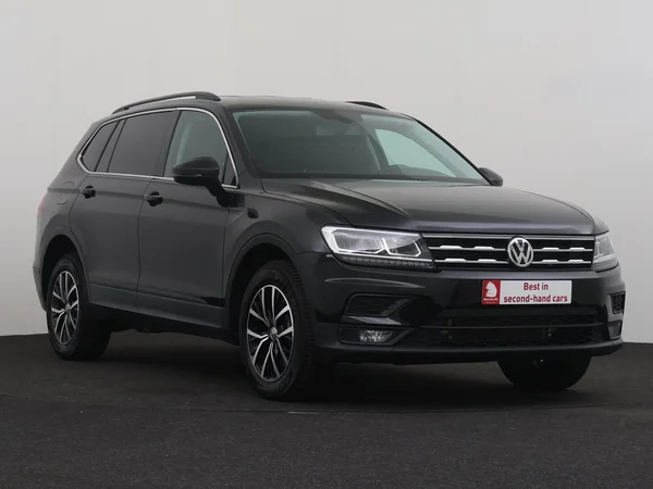 VOLKSWAGEN Tiguan (2019) — foto 23 van 28