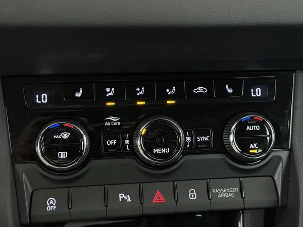 SKODA Karoq (2025) — foto 8 van 18