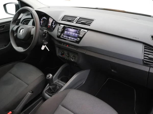 SKODA Fabia (2021) — foto 2 van 28