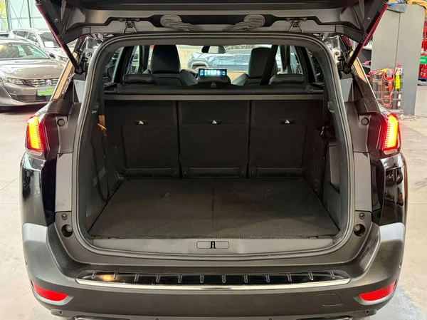 Peugeot 5008 (2023) — foto 18 van 22