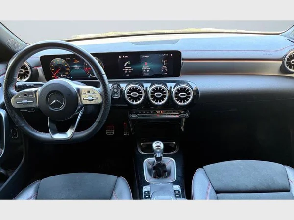 Mercedes-Benz CLA 180 (2021) — foto 2 van 25
