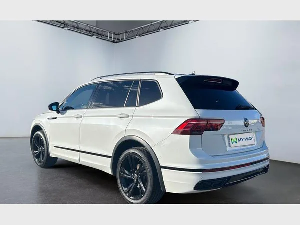 Volkswagen Tiguan Allspace (2022) — foto 12 van 33