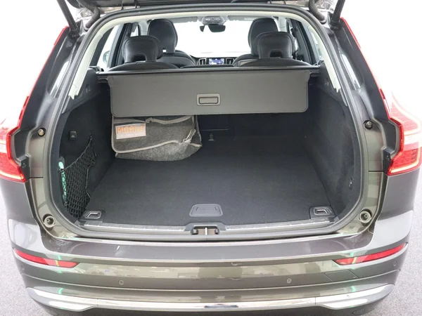 Volvo XC60 (2022) — foto 16 van 30