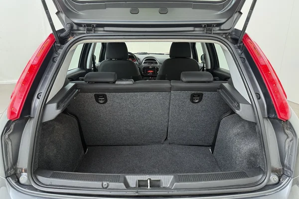 Fiat Punto (2017) — foto 35 van 39