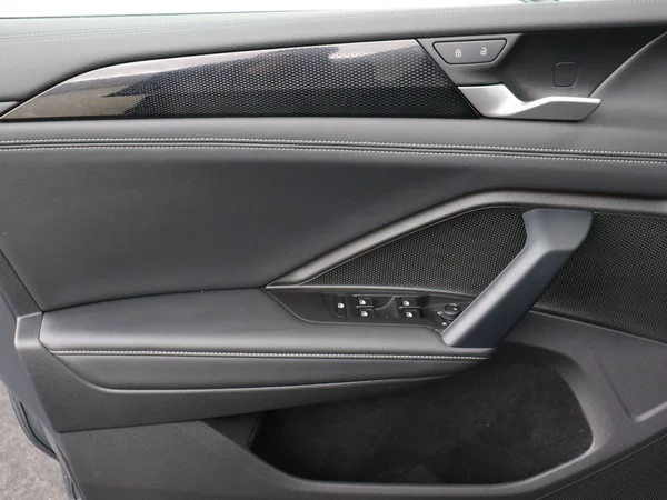 VOLKSWAGEN Tiguan (2025) — foto 4 van 19
