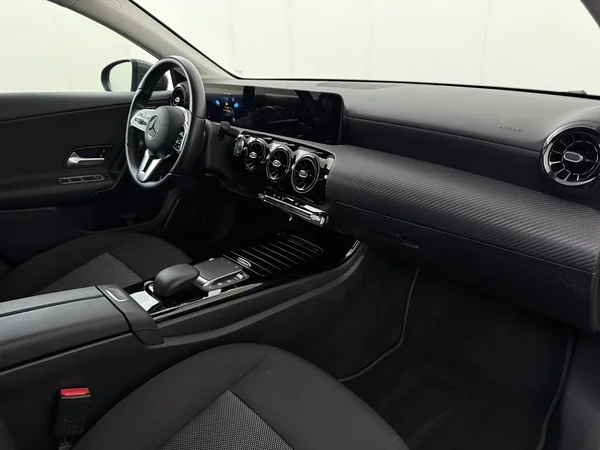 MERCEDES A 180 (2021) — foto 3 van 30