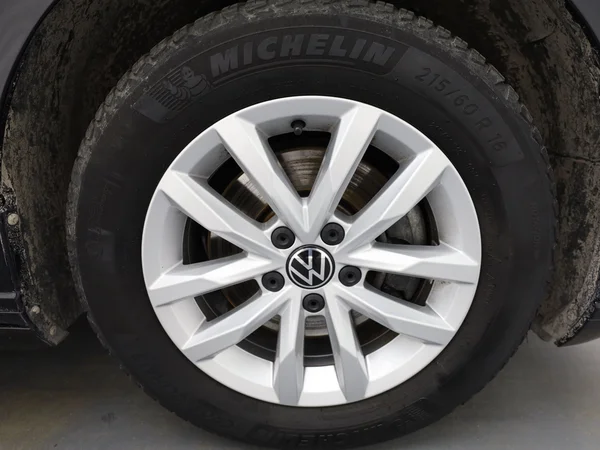 VOLKSWAGEN Passat SW (2023) — foto 2 van 18