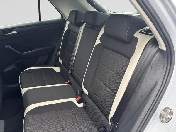 VOLKSWAGEN T-Roc (2018) — foto 7 van 18