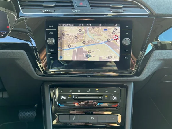 VOLKSWAGEN Touran (2025) — foto 3 van 22