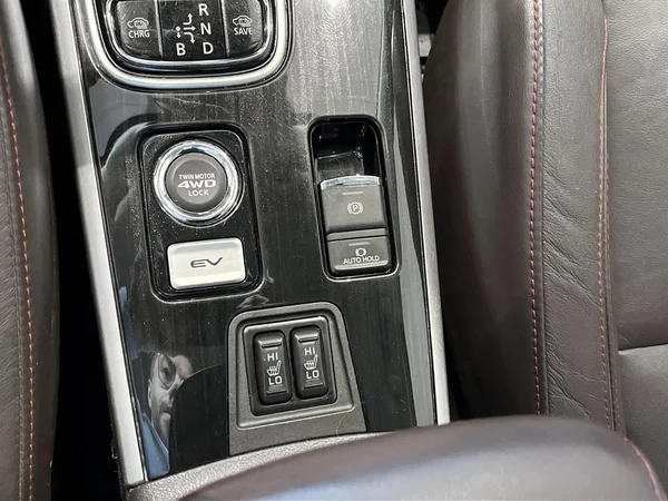 Mitsubishi Outlander (2018) — foto 10 van 21