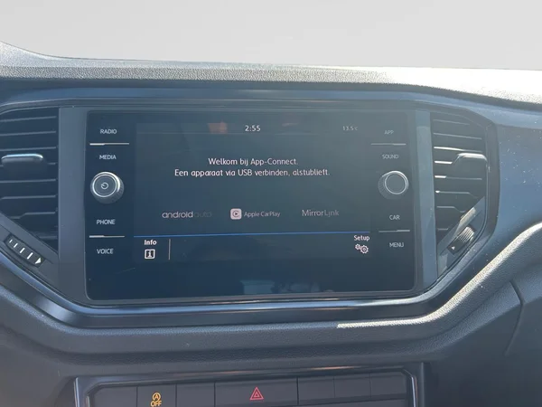 VOLKSWAGEN T-Roc (2019) — foto 5 van 24