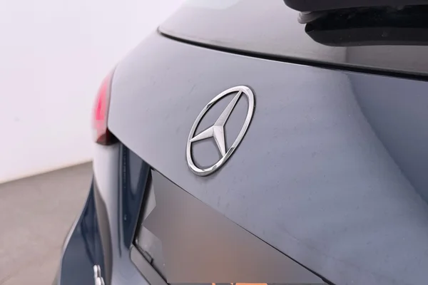 Mercedes-Benz A-Class PHEV (W177) (2020) — foto 31 van 31