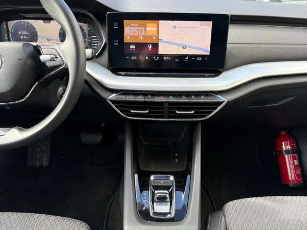 SKODA Octavia Combi (2024) — foto 15 van 22