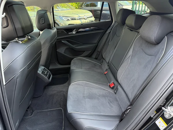 VOLKSWAGEN Passat SW (2025) — foto 5 van 15