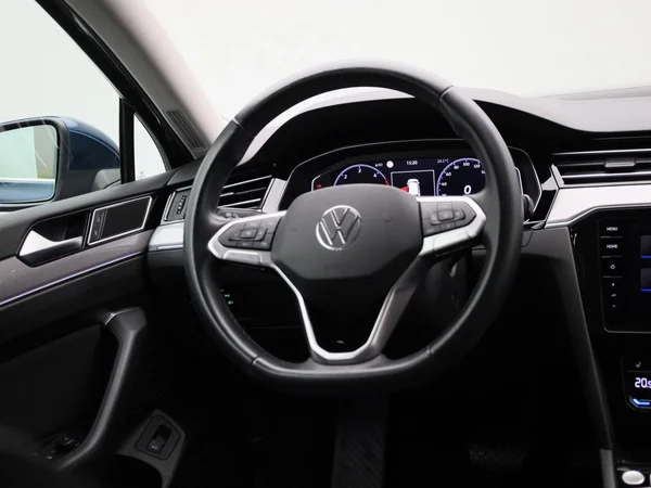 Volkswagen Passat (2022) — foto 2 van 44