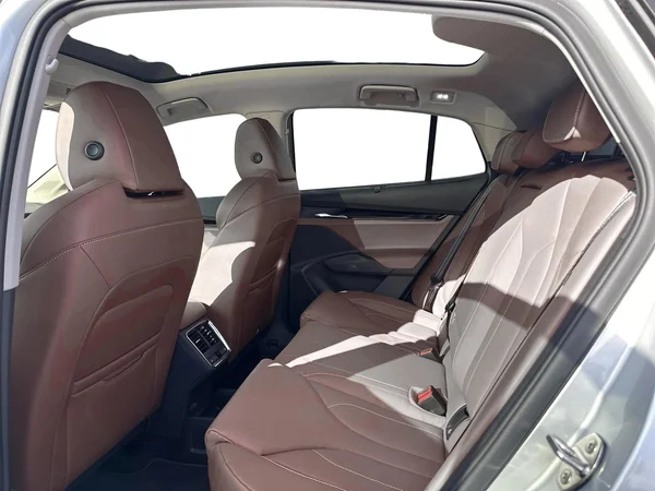 SKODA Enyaq Coupé (2023) — foto 4 van 15