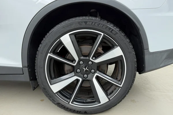 POLESTAR Polestar 2 (2025) — foto 13 van 16