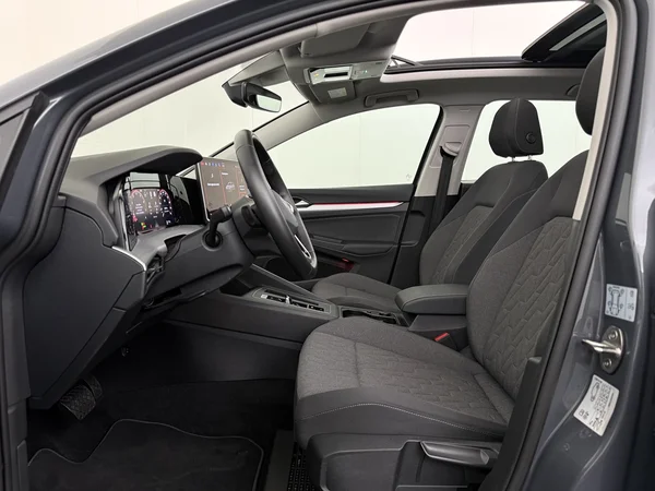 VOLKSWAGEN Golf Variant (2025) — foto 2 van 29