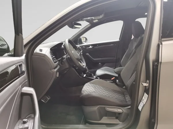 VOLKSWAGEN T-Roc (2026) — foto 2 van 15