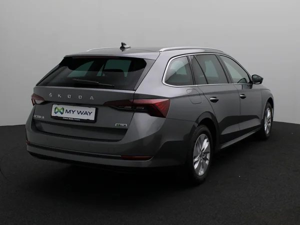 SKODA Octavia Combi (2024) — foto 21 van 27