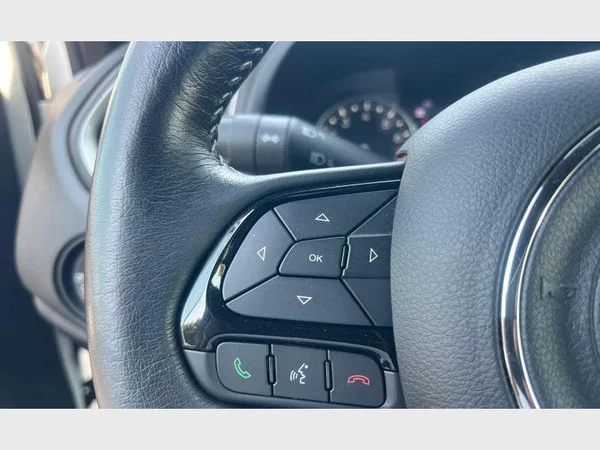 Jeep Renegade (2021) — foto 8 van 25
