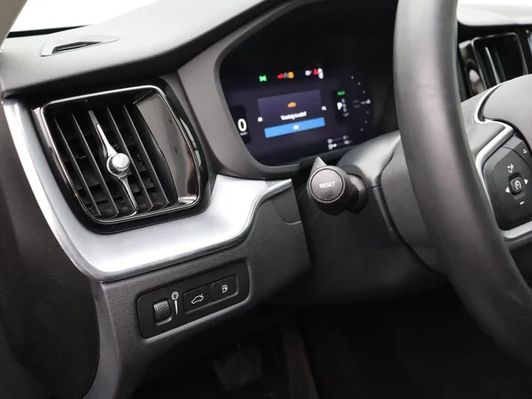 Volvo XC60 (2022) — foto 2 van 30